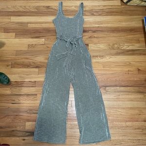 Women’s jumpsuit/pantsuit/romper